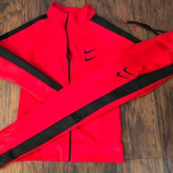 NEW! MENS NIKE FLEECE TRACKSUIT SET (RED/BLACK)