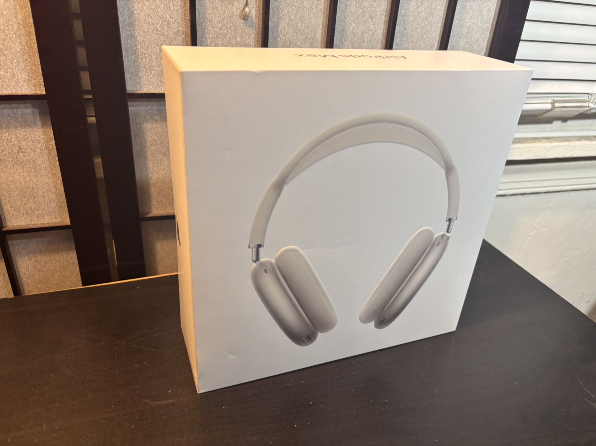 Apple AirPods Max Wireless Over-Ear Headphones, Starlight MINT Condition