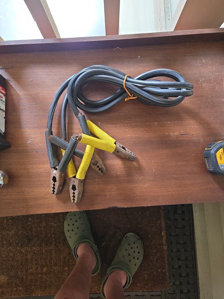 8 ft Long Jumper Cables With Heavy Duty Copper Jaw Clamps
