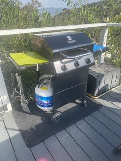 Barbecue with Cover, Utensils and Propane