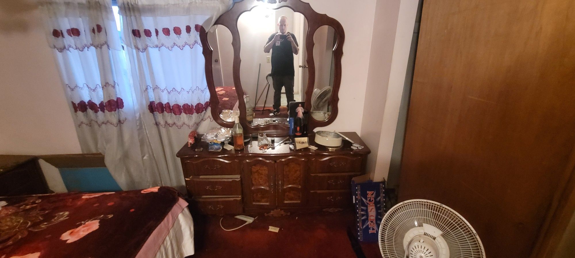 Bedroom Furniture Set