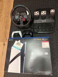 Ps5 pro plus racing wheel im including an extra controller - 2 in total.