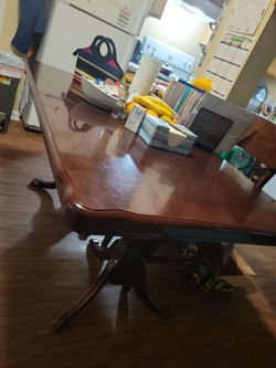 Dining table/ chairs