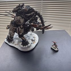 Horizon Forbidden West collectors Tremortusk & mini Aloy statues