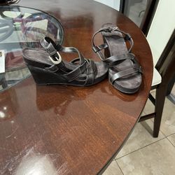 Strappy leather wedges sandals, size 6