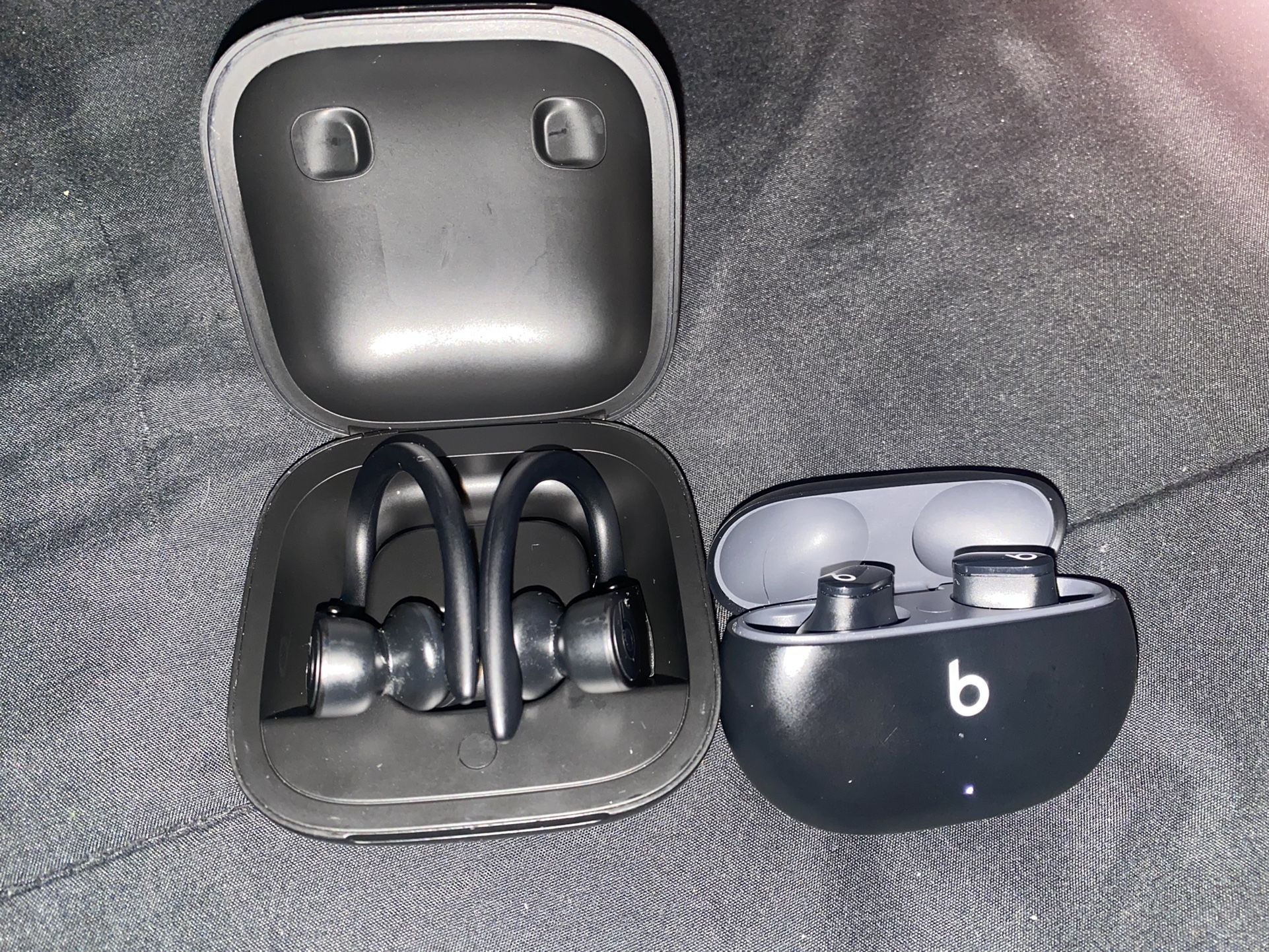 Beats studio buds and Powerbeats pro (selling together)