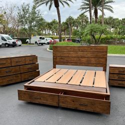 BEAUTIFUL SET RUSTIC KING REAL WOOD W DRAWERS IN THE FOOTBOARD / DRESSER & NIGHTSTAND - BY CROWN MARK FURNITURE - LIKE NEW - Delivery Available