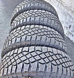 275_70R18 LT Goodyear Brand tires usadas en perfecta condición set off (4)