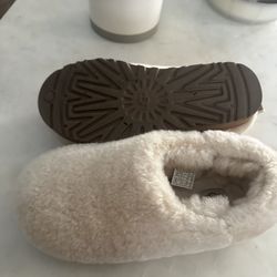 7  UGG Women's Classic Cozy Bootie Fashion Boot