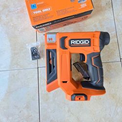 RIDGID 18V 3/8in. Crown Stapler