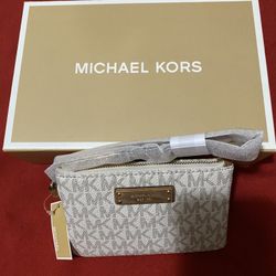 Michael Kors Wallet For Cell 6” X 4”