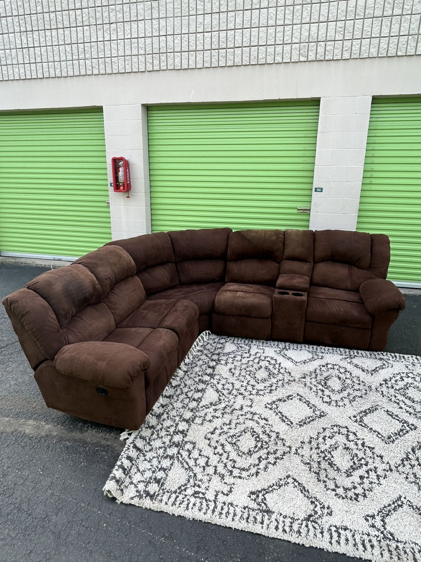 Brown Sectional With Cupholder And Recliners 🛻Free Delivery🛻