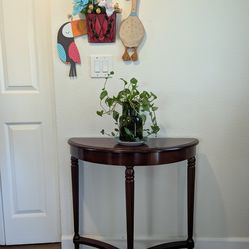 Entrance table