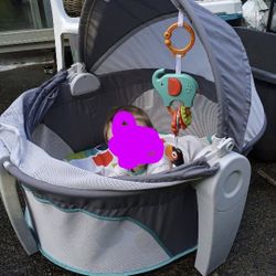 Portable Bassinet/Playard. Small Lightweight.