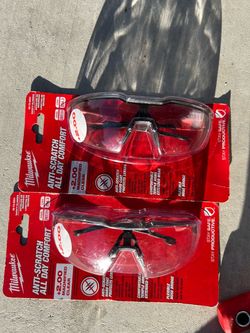 Milwaukee Anti-Scratch Safety Glasses +2.00 Magnified Clear (2-Pack)