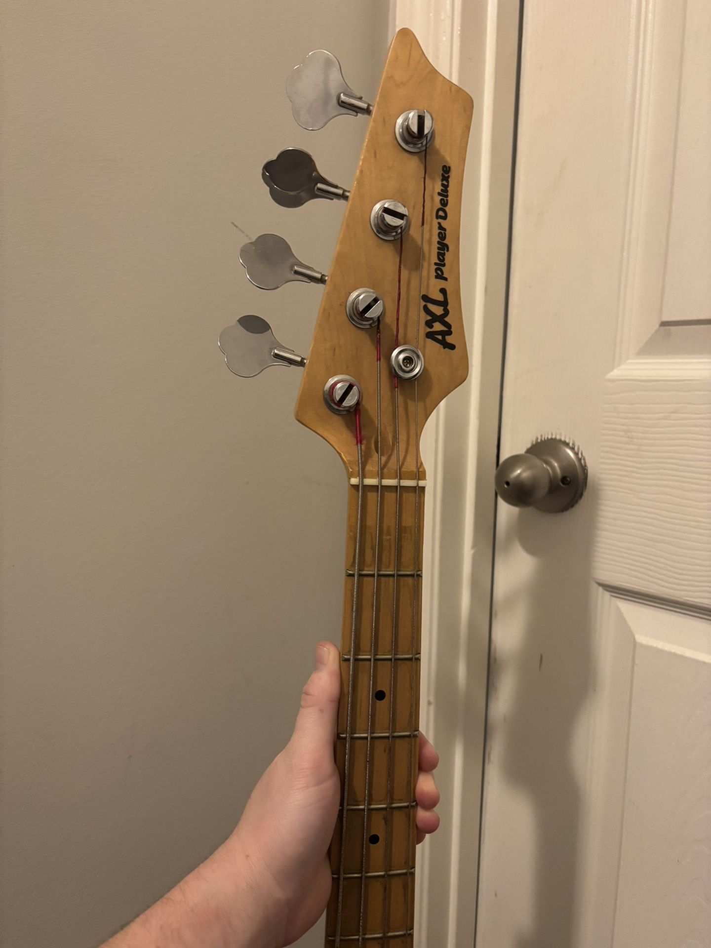 Bass Guitar Axel.