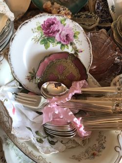 Vintage Teacups, Teapots, Dishes & Linens 🌼🍃