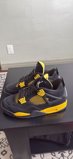 Air Jordan 4s Thunder