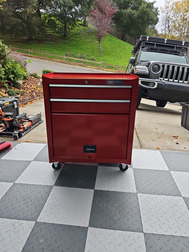 Craftsman 2-door tool chest