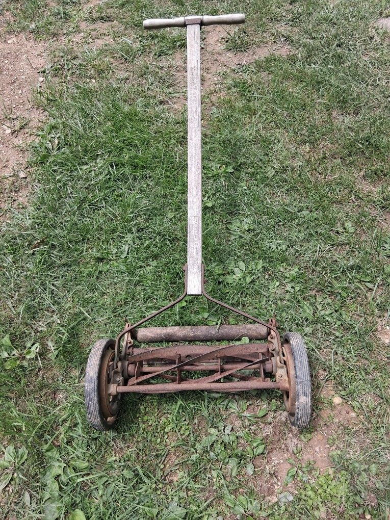 Great states 400 series Vintage reel mower ( still cuts grass)