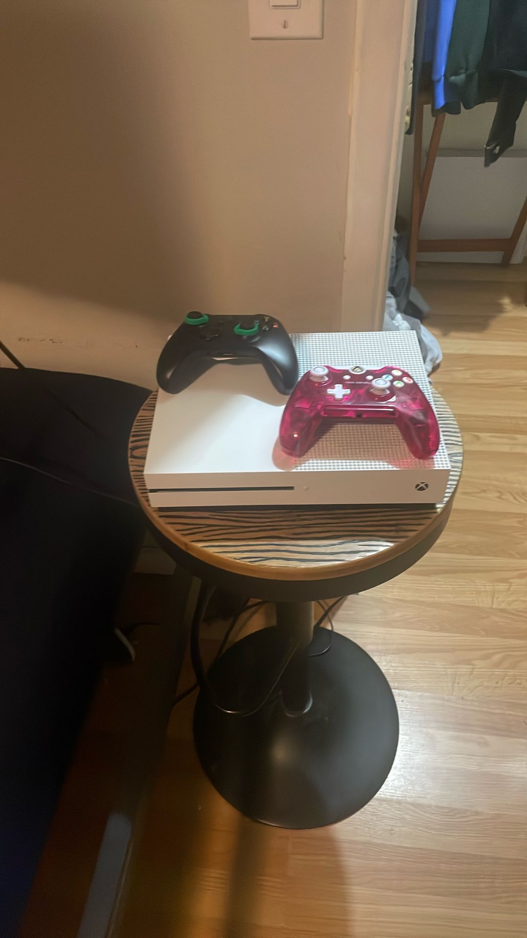 Xbox One S With 2 Controllers