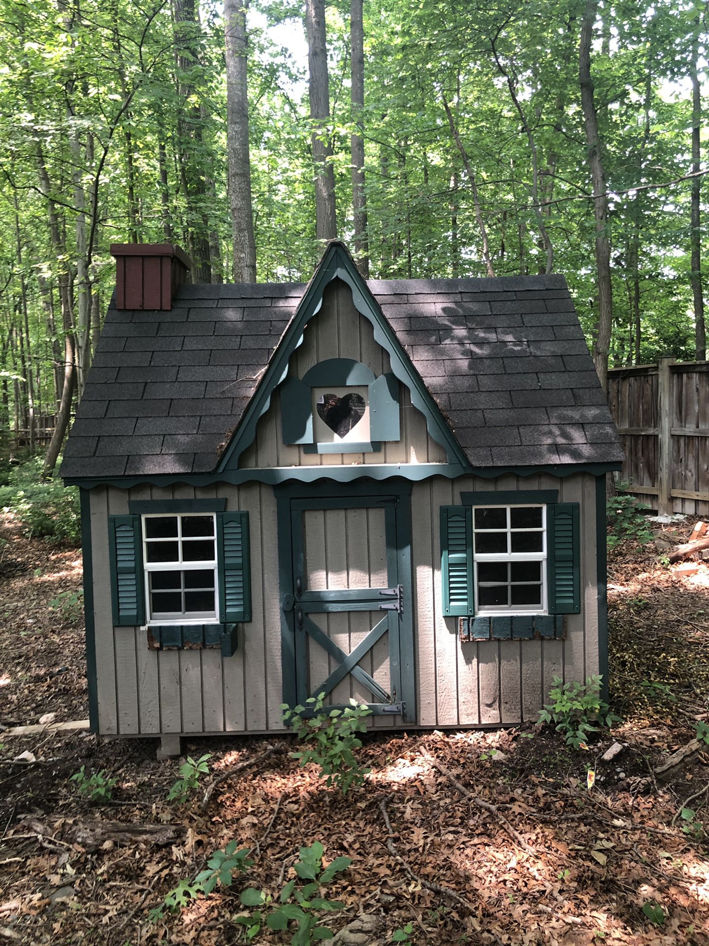 Outdoor Shed/Playhouse in Great Condition!