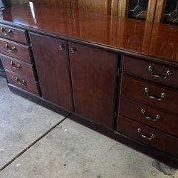 Dresser/cadenza/storage Cabinet