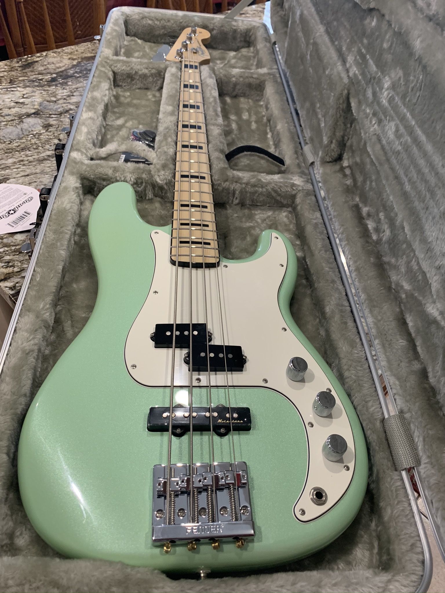 Fender Special Run (Limited Edition) Deluxe PJ Bass Sea Foam Pearl