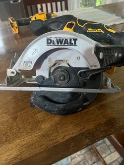 De WALT  saw