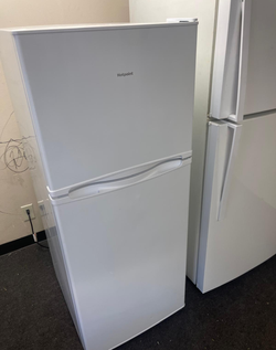 Hotpoint Top Freezer Fridge – White, Clean Interior, Compact