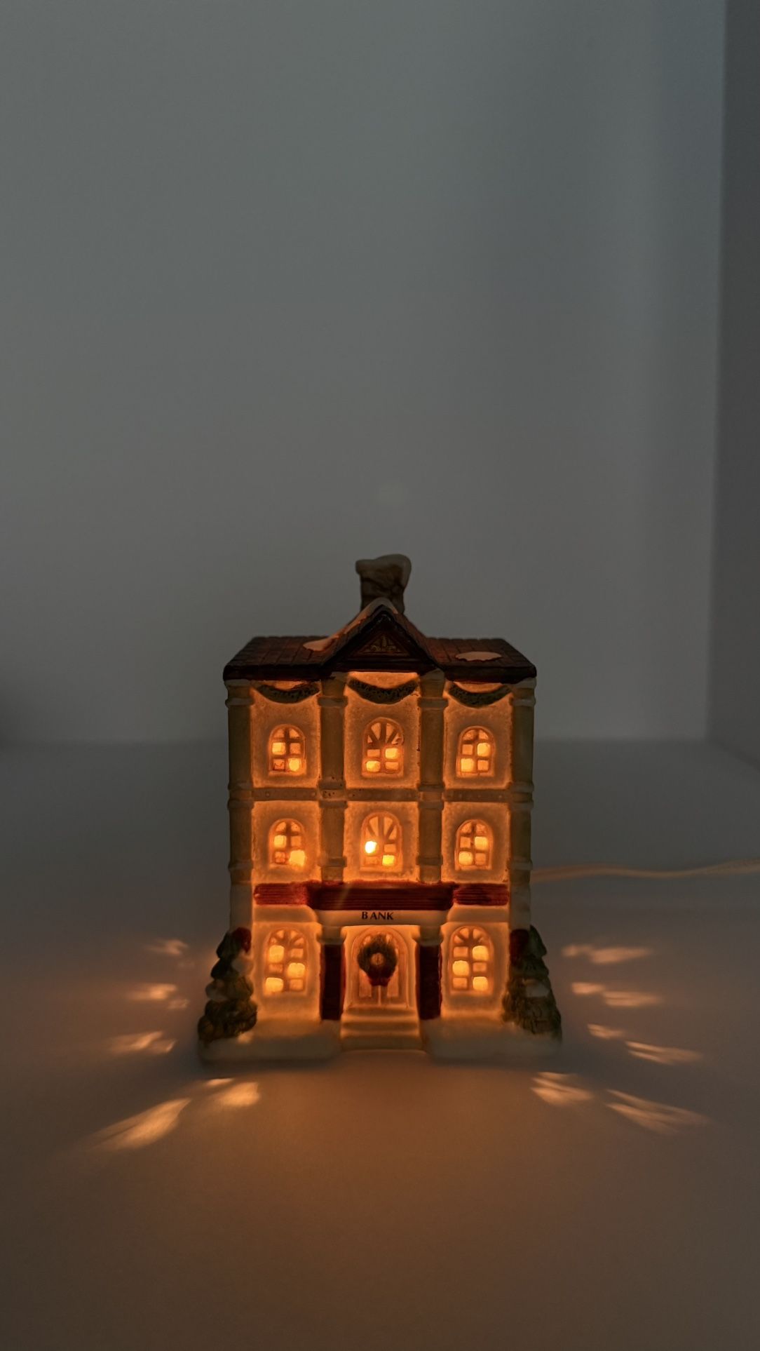 The Christmas Collection Lighted Bank Building #937318 Vintage Holiday Village
