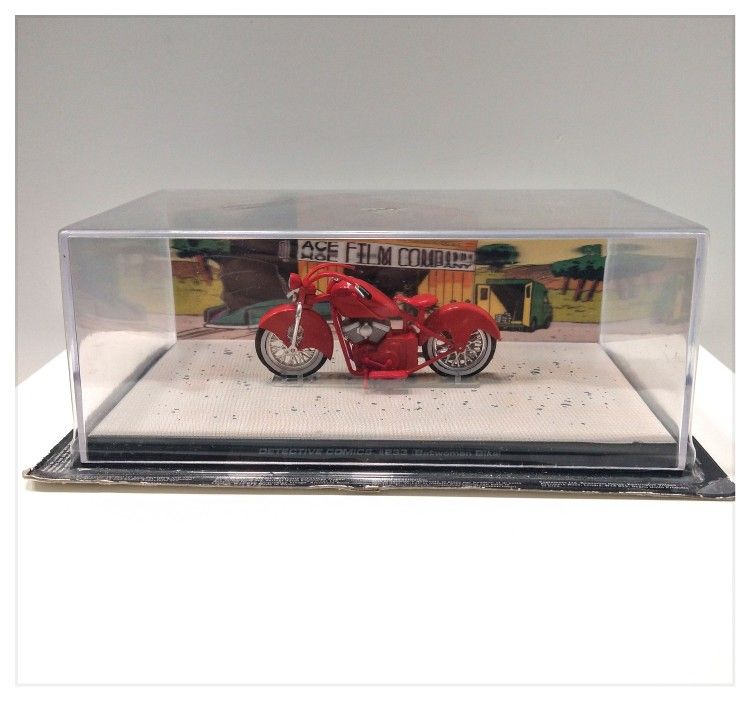 DC Comics (#233) 'Batwoman Bike' Die-Cast 1:43 Scale *NIP*