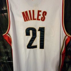 NBA, Cavaliers. # 21 Miles.
