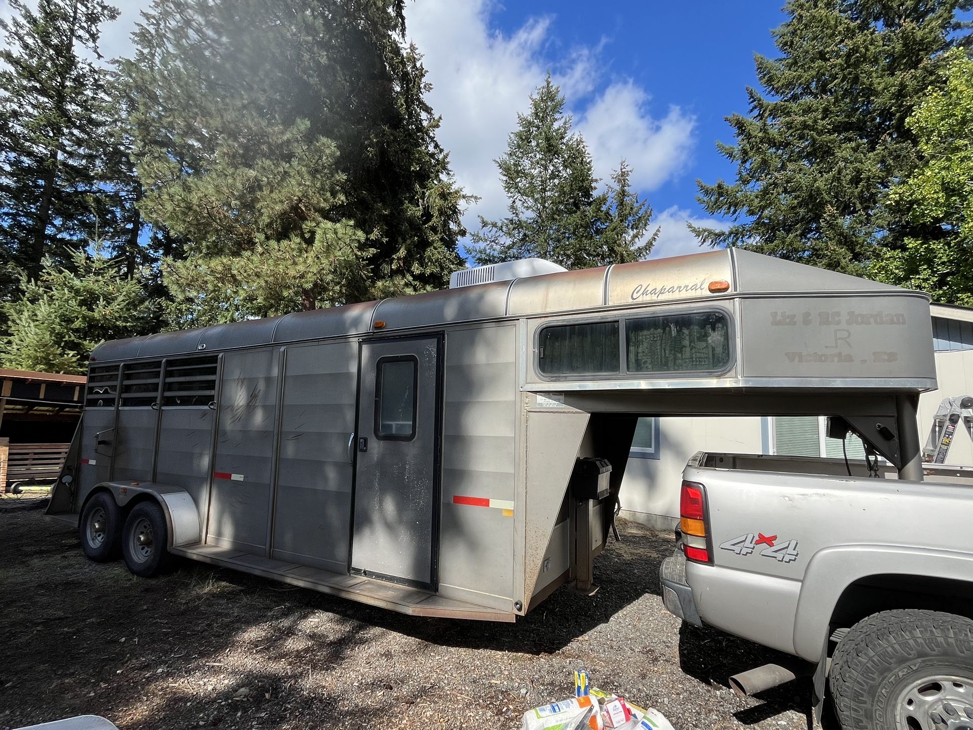 Horse Trailer With Living Quarters