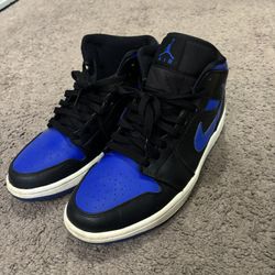 4Pairs Of Shoes Sold Together 