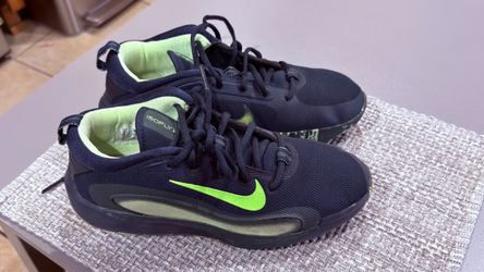 Nike IsoFly Basketball Sneakers 6y