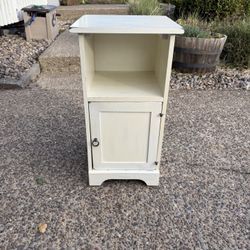 Nightstand/End Table