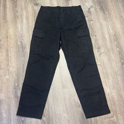 Uniqlo Black Cargo Pants SZ M Waist 30–33 Relaxed Fit Zip Fly Utility Pockets