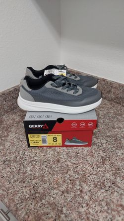 Men's tennis shoes size 8