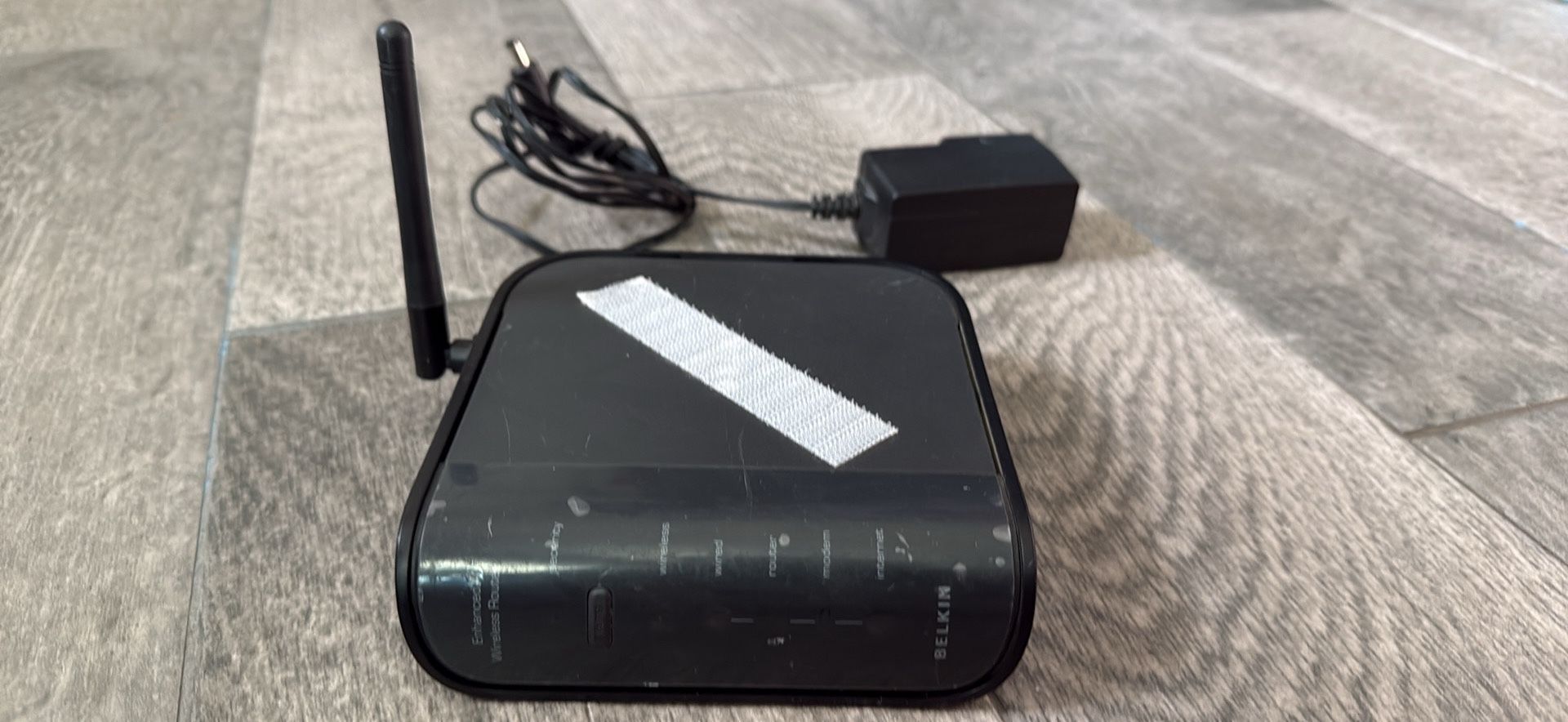 Belkin Enhanced Wireless Router 4-Port 10/100 Switch 300 Mbps - Belkin