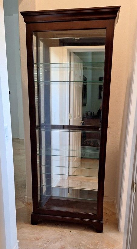Pulaski Keepsake Curio Cabinet