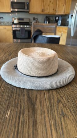 Giovannio New York Two-Tone Boater Hat - Champagne Crown & Silver Metallic Brim - Like New