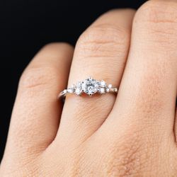 Round Diamond Engagement Ring