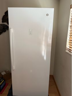 GE UPRIGHT FREEZER 21.3 cu ft