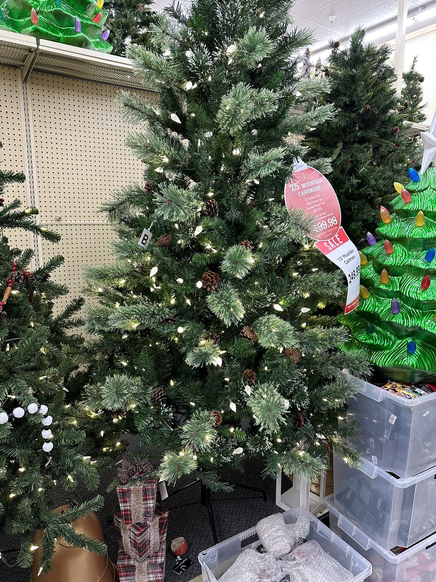7.5ft Lit Mountain Cashmere Christmas Tree Brand New In Box