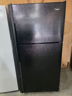G/E top and bottom refrigerator 📍📍works good 💯