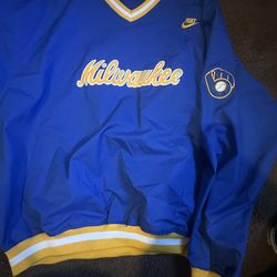 Milwaukee Brewers windbreaker size XL 