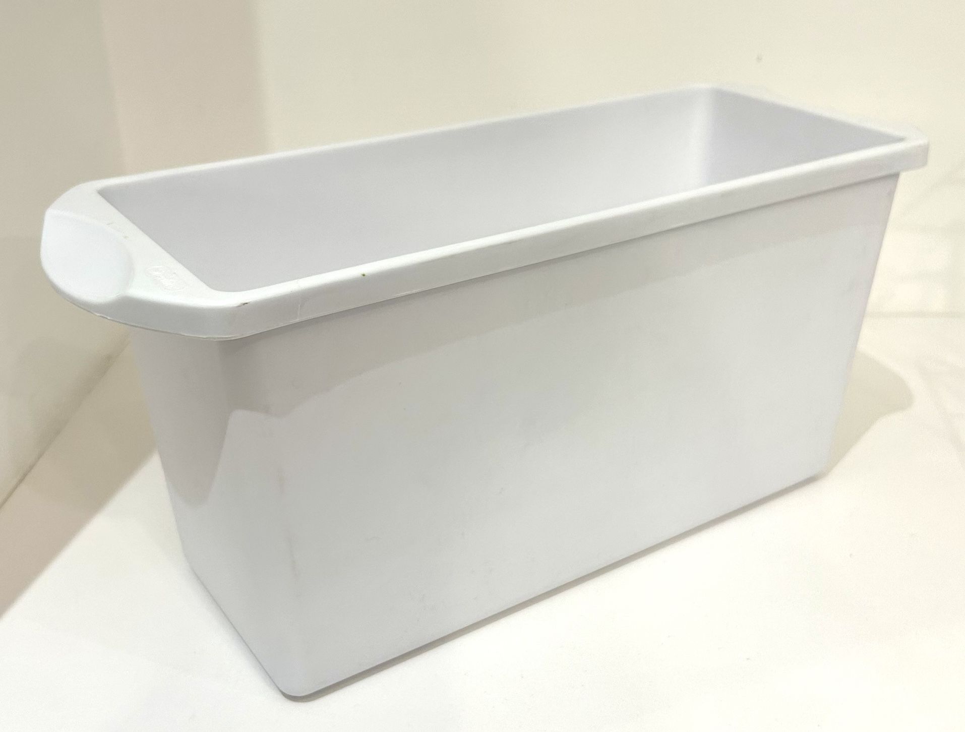 Sterilite White Ice Holder Box Feezer Container- Preowned