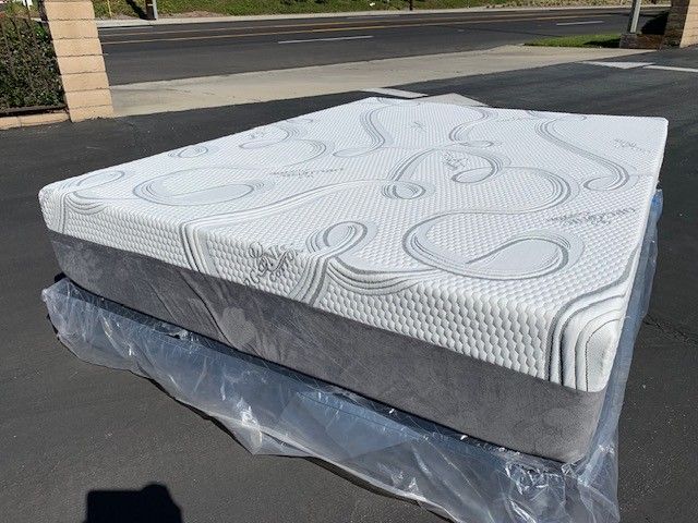 King Organic Cool Gel Memory Foam Mattress!!