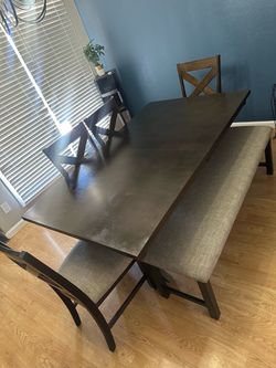 Expandable dining set
